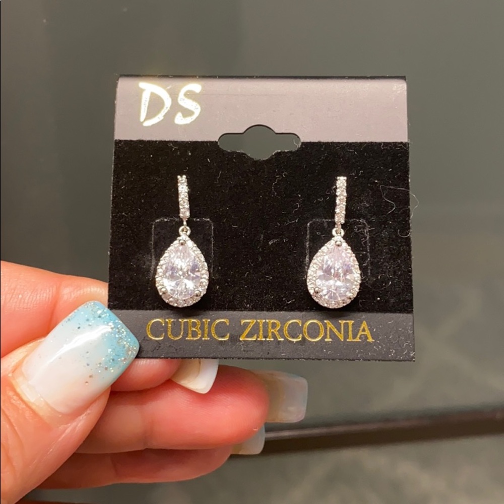 Gorgeous tear drop cz earrings NWT. Never worn